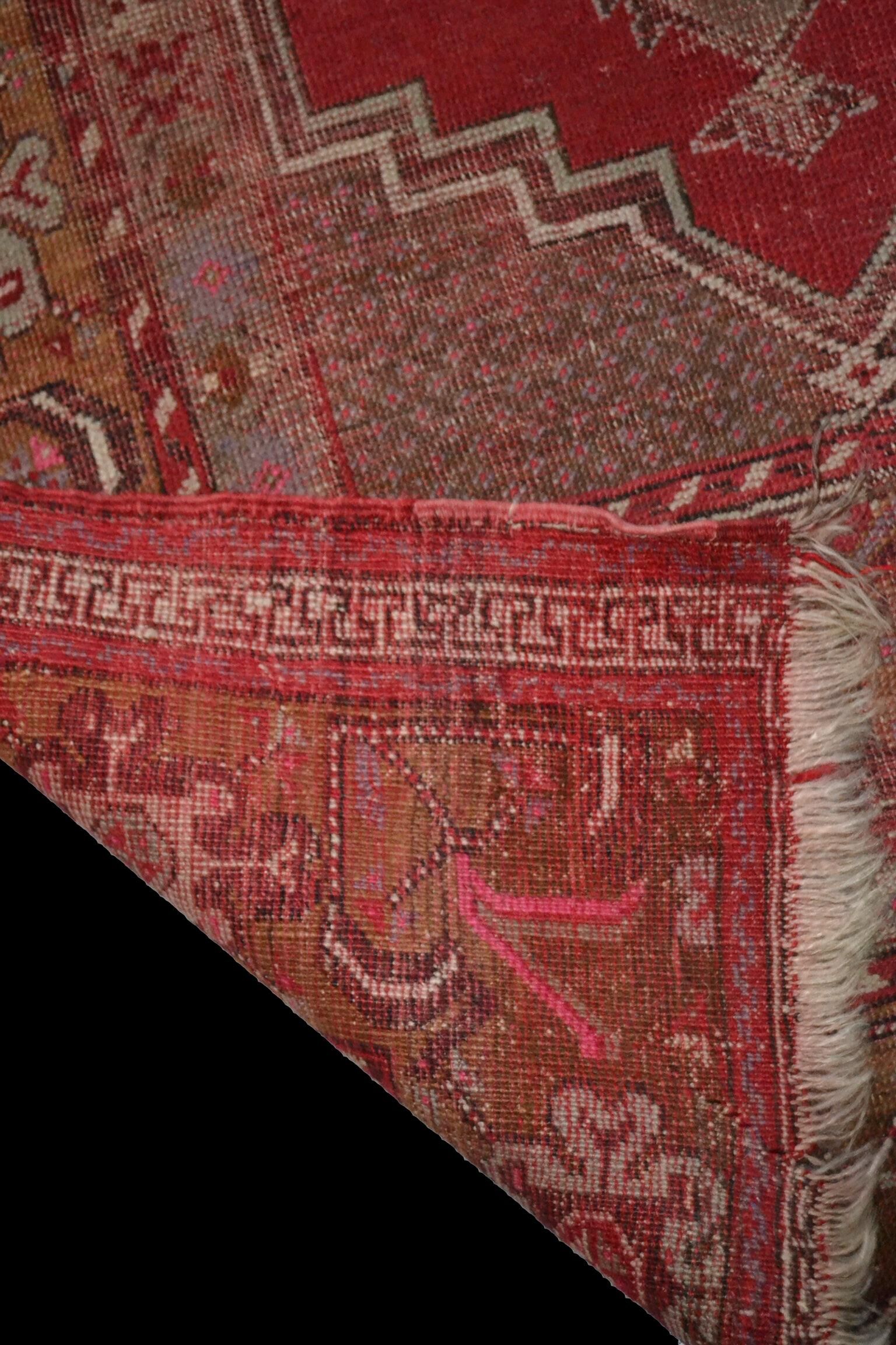 Carpet Kiz Bergama Ancient, Anatolia,105 cm x 162 cm, Wool on Wool, Late 19th, Early 20th
