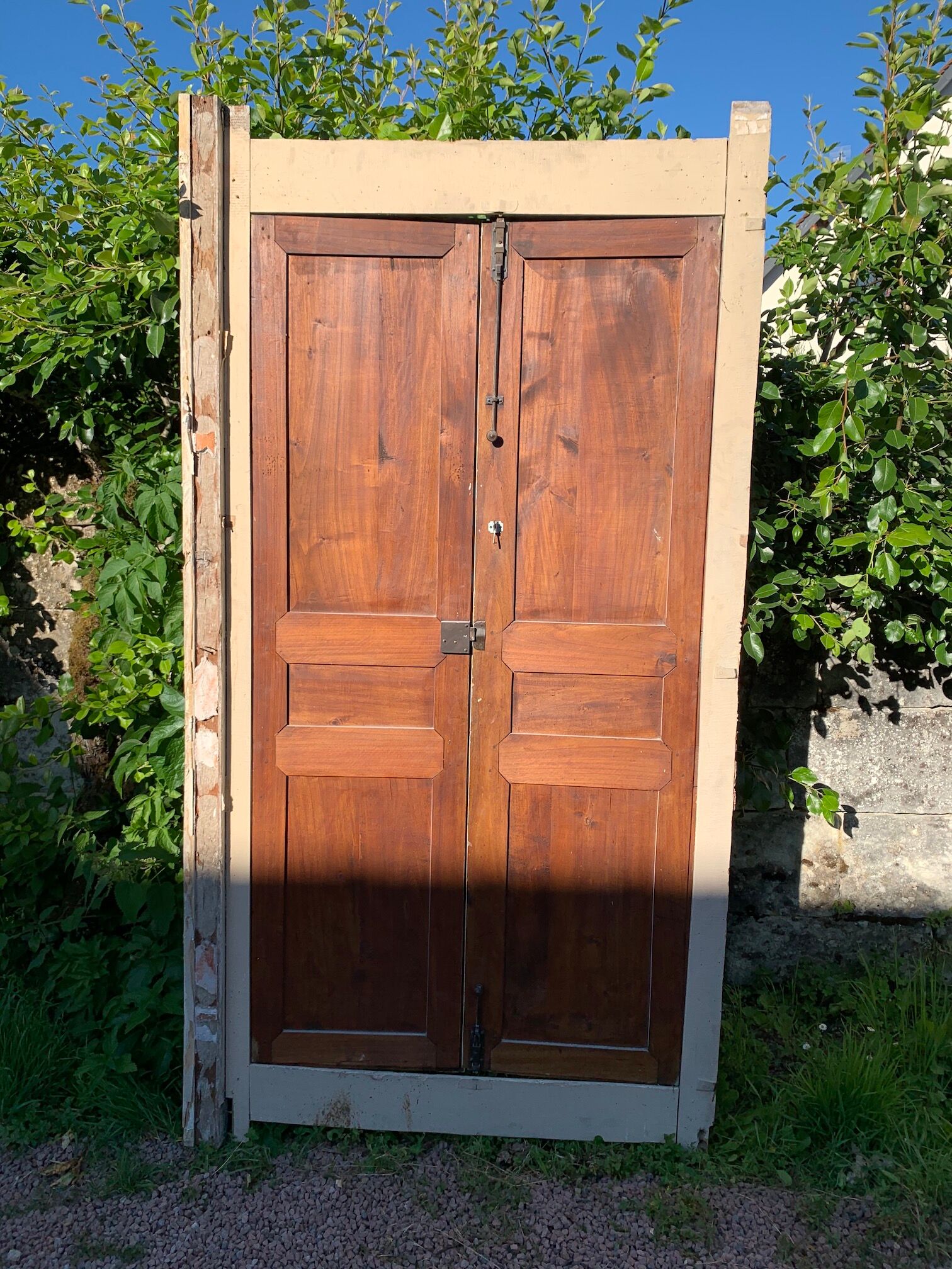 Double closet door