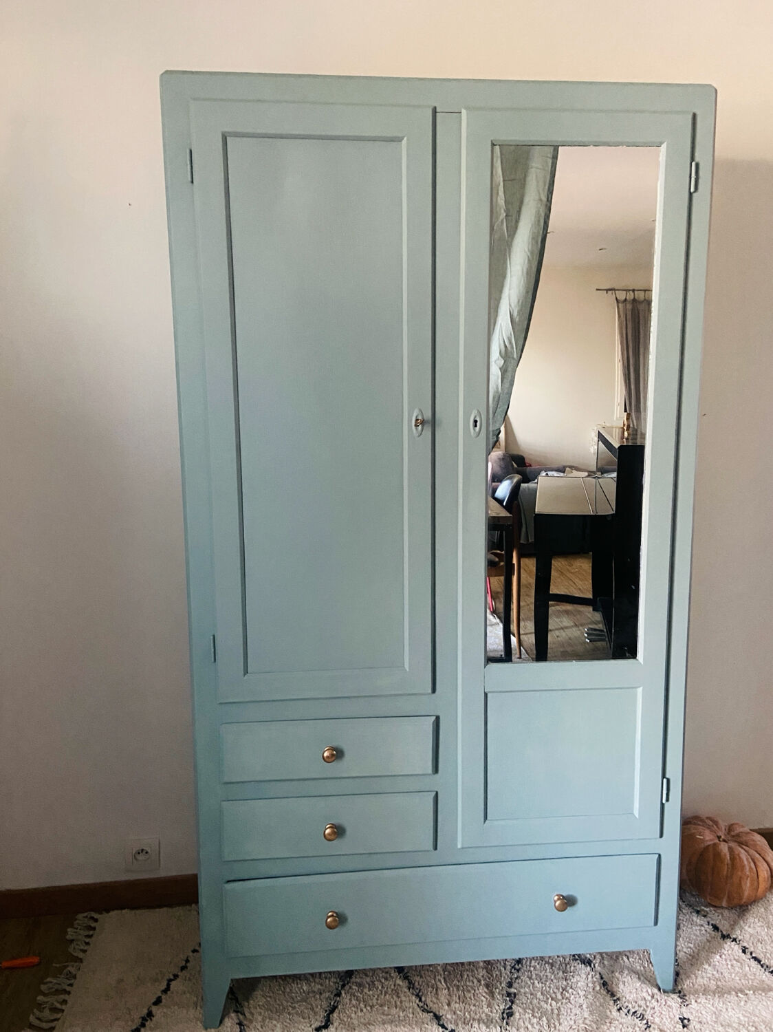 Armoire parisienne