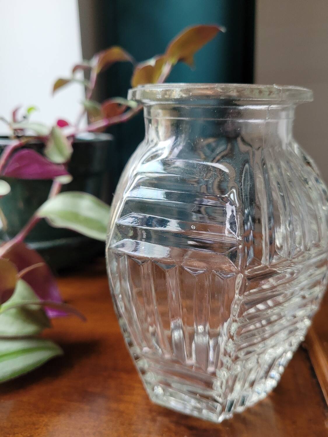 Vase à bulbe strié