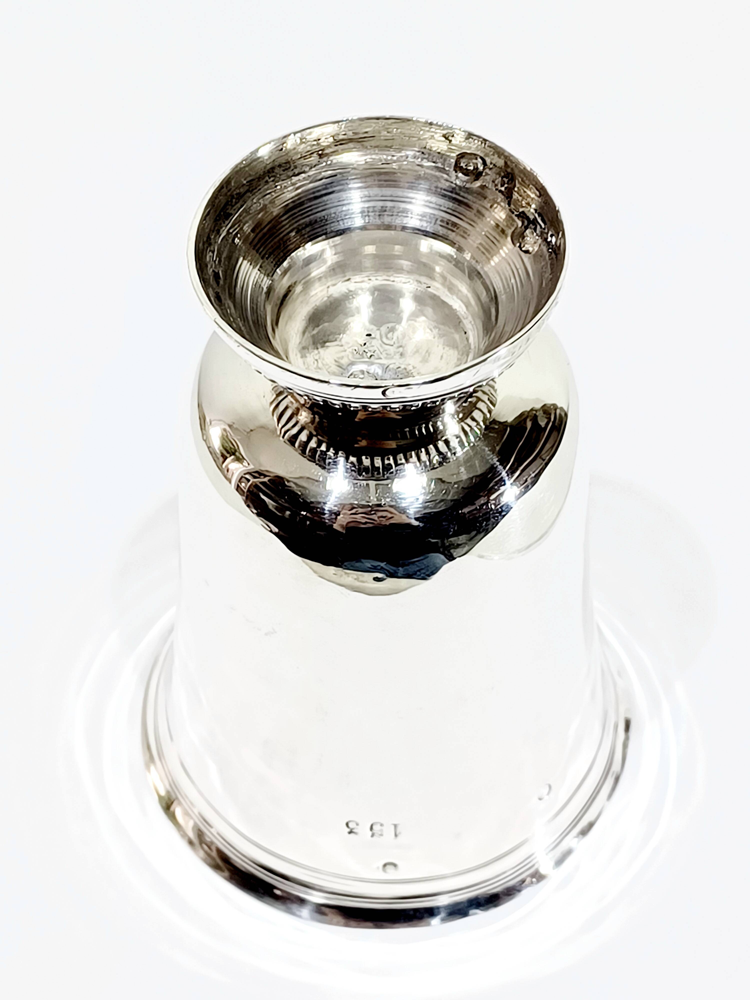 Timbale en argent massif numérotée 153