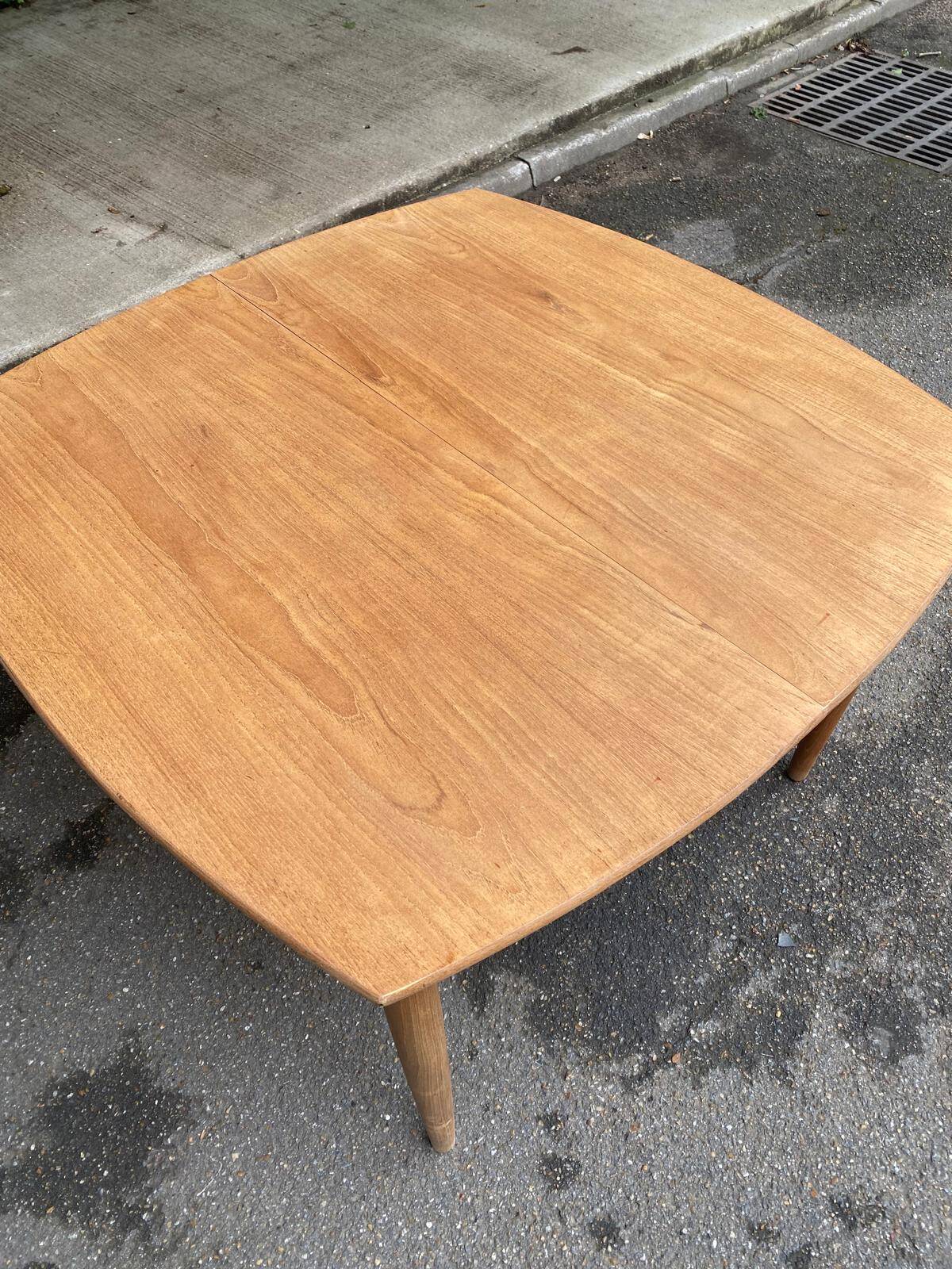 Renovated teak dining table Henry Rosengren Hansen Brande møbelindustri