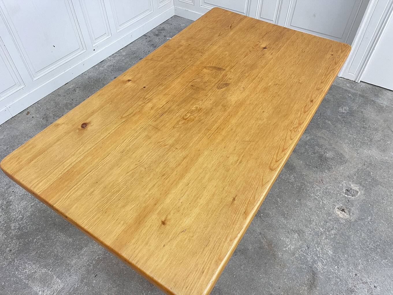 Vintage 1975 pine wood table