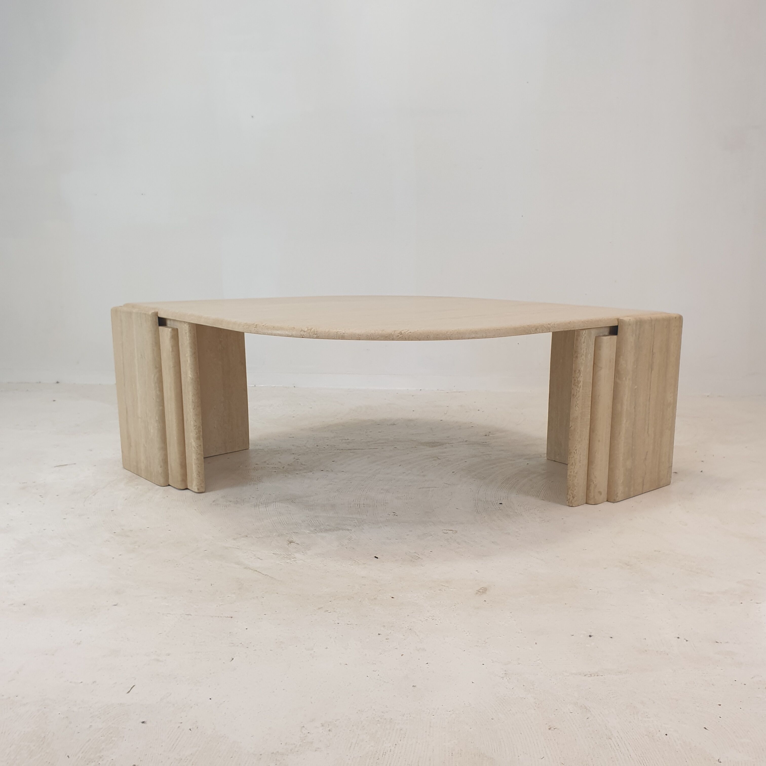 Table basse en travertin italien, années 1980