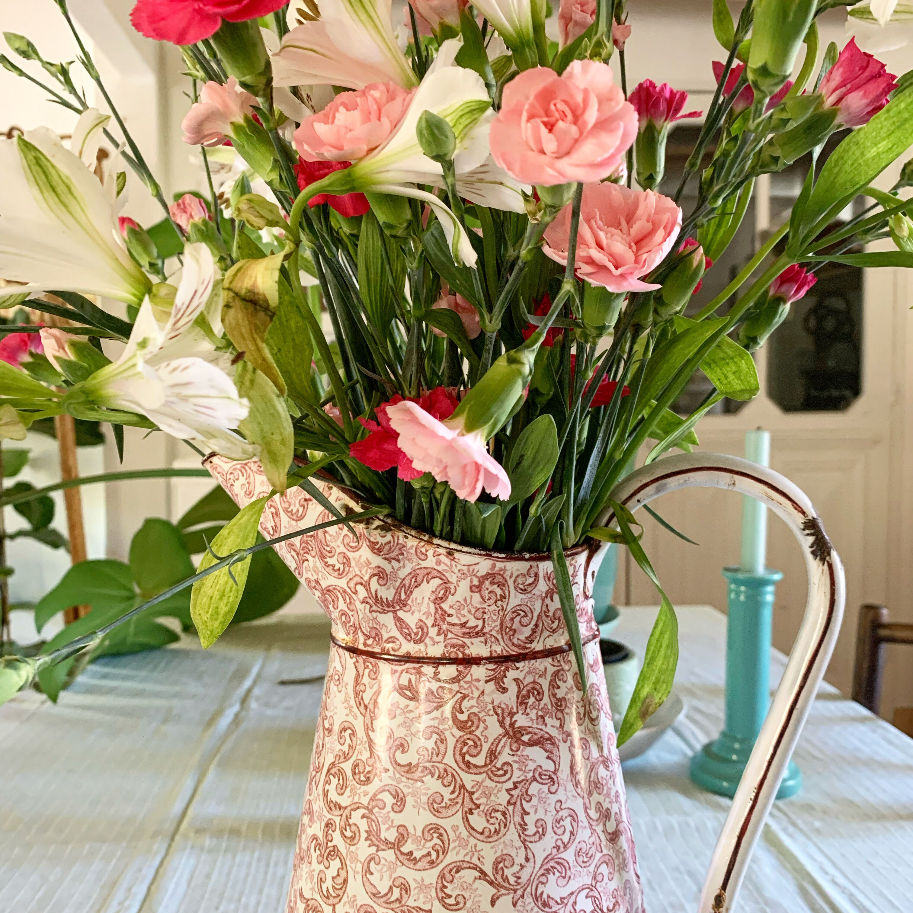 Broc vintage enamel pink and white