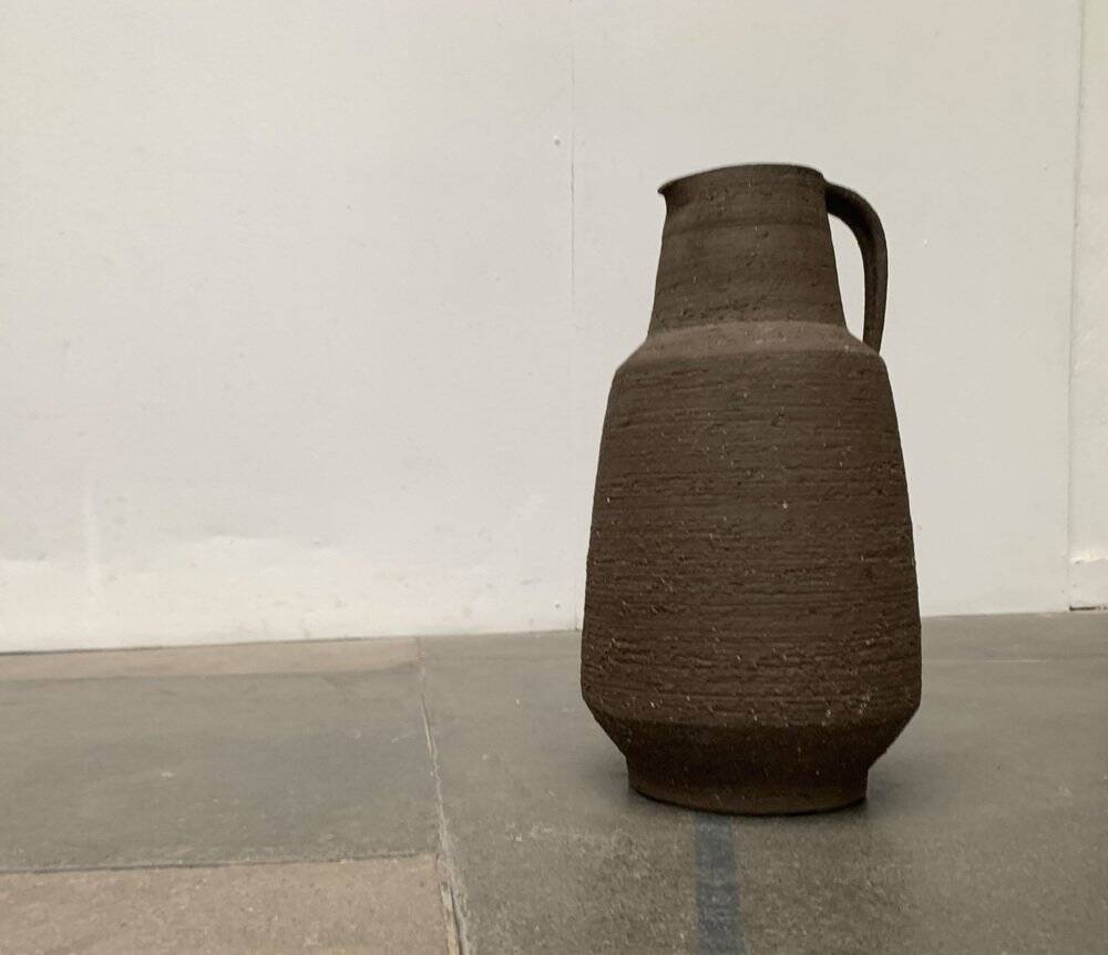 Brutalist German vase on a mid-century stand by Krösselbach Keramik, 1960s.