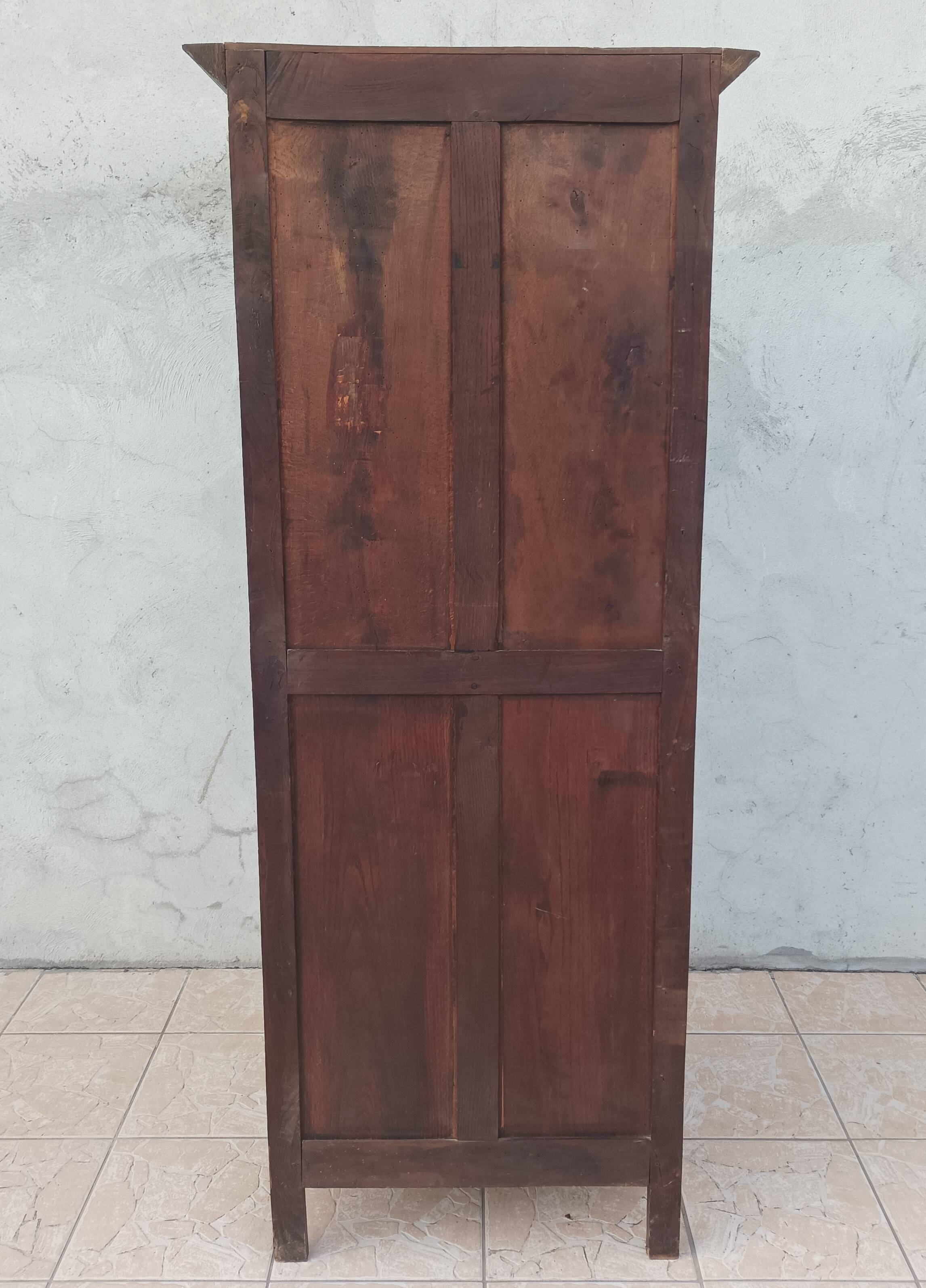 Standing man Louis XIII in oak