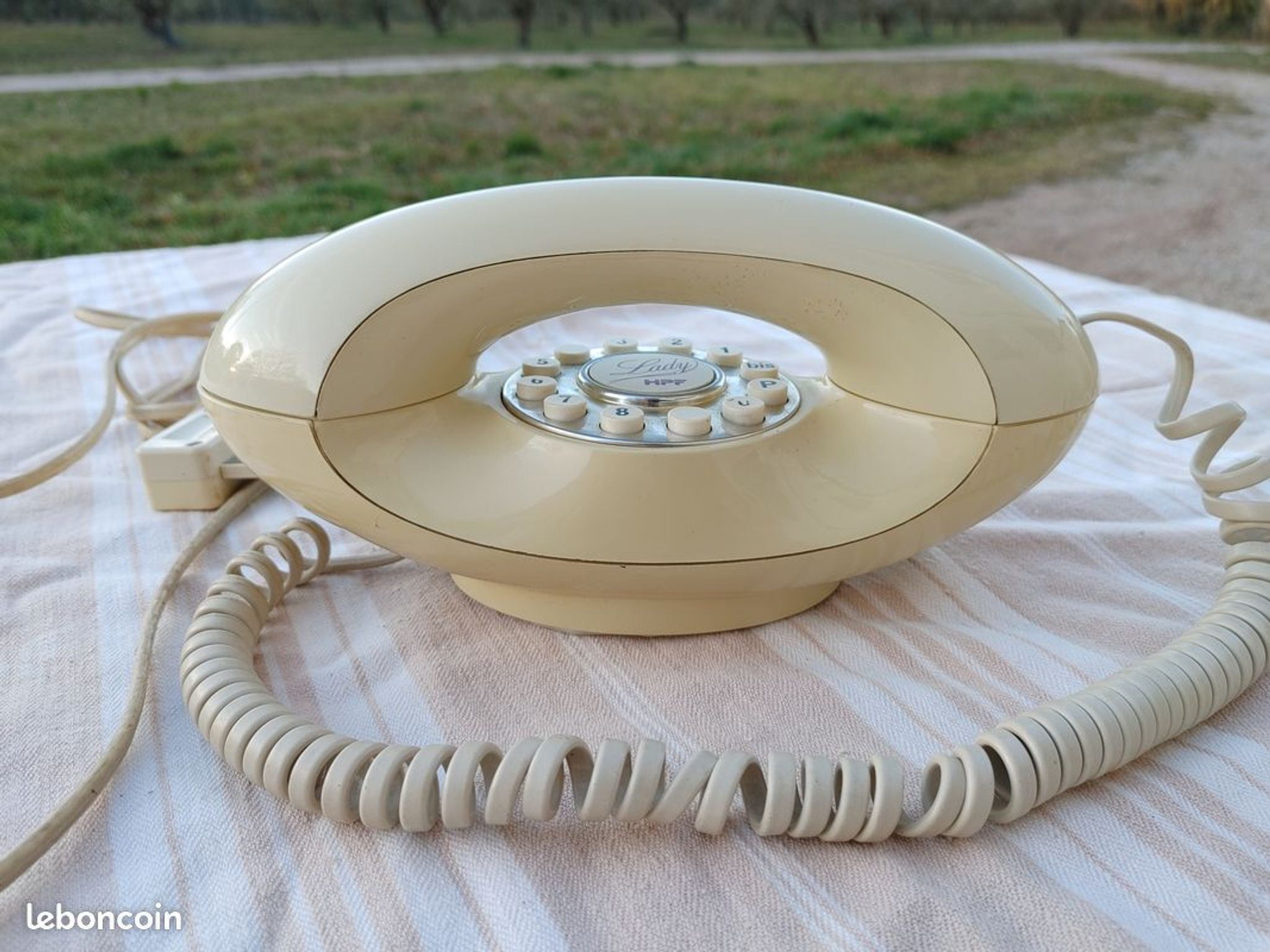 Futuristic Lady HPF vintage phone from the 80s