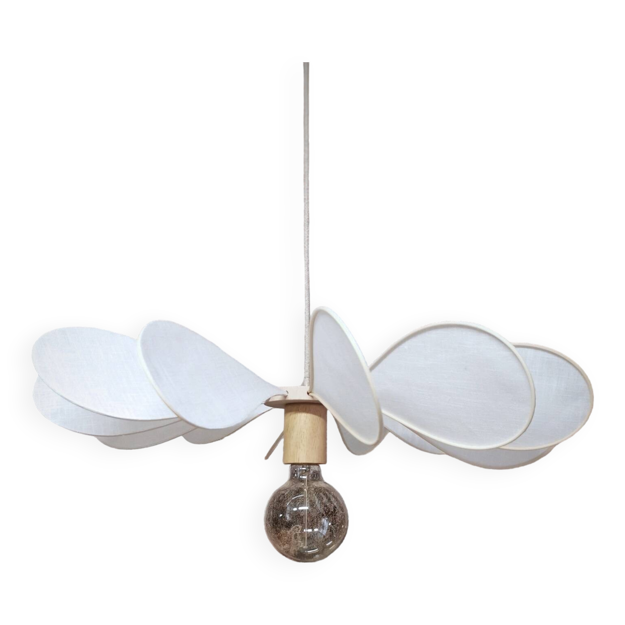 12-blade propeller suspension in rattan and white linen