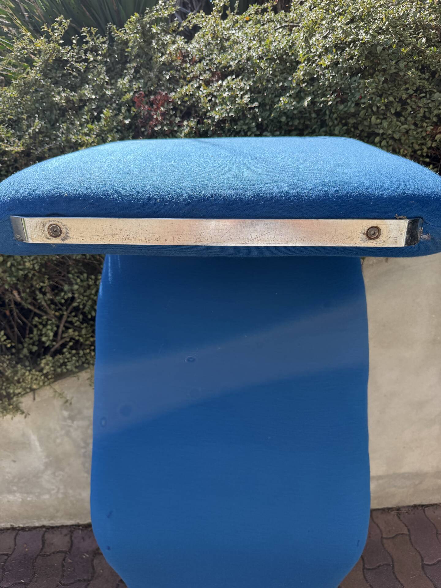 1 Djinn chaise longue by Olivier Mourgue