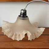 Suspension ancienne en opaline