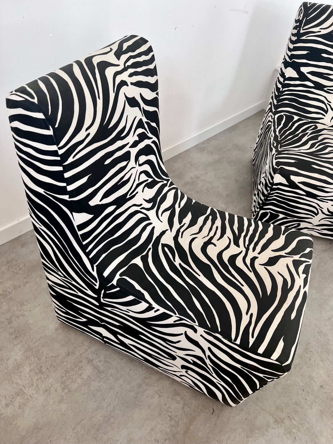 Lot 2 armchairs heating vintage zebra / design 70s
