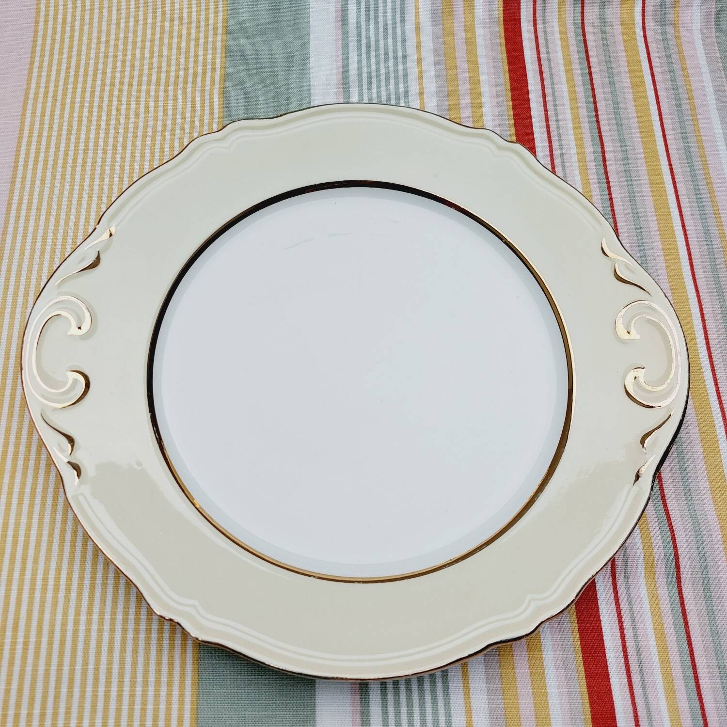 Serving dish L'Amandinoise Montreal