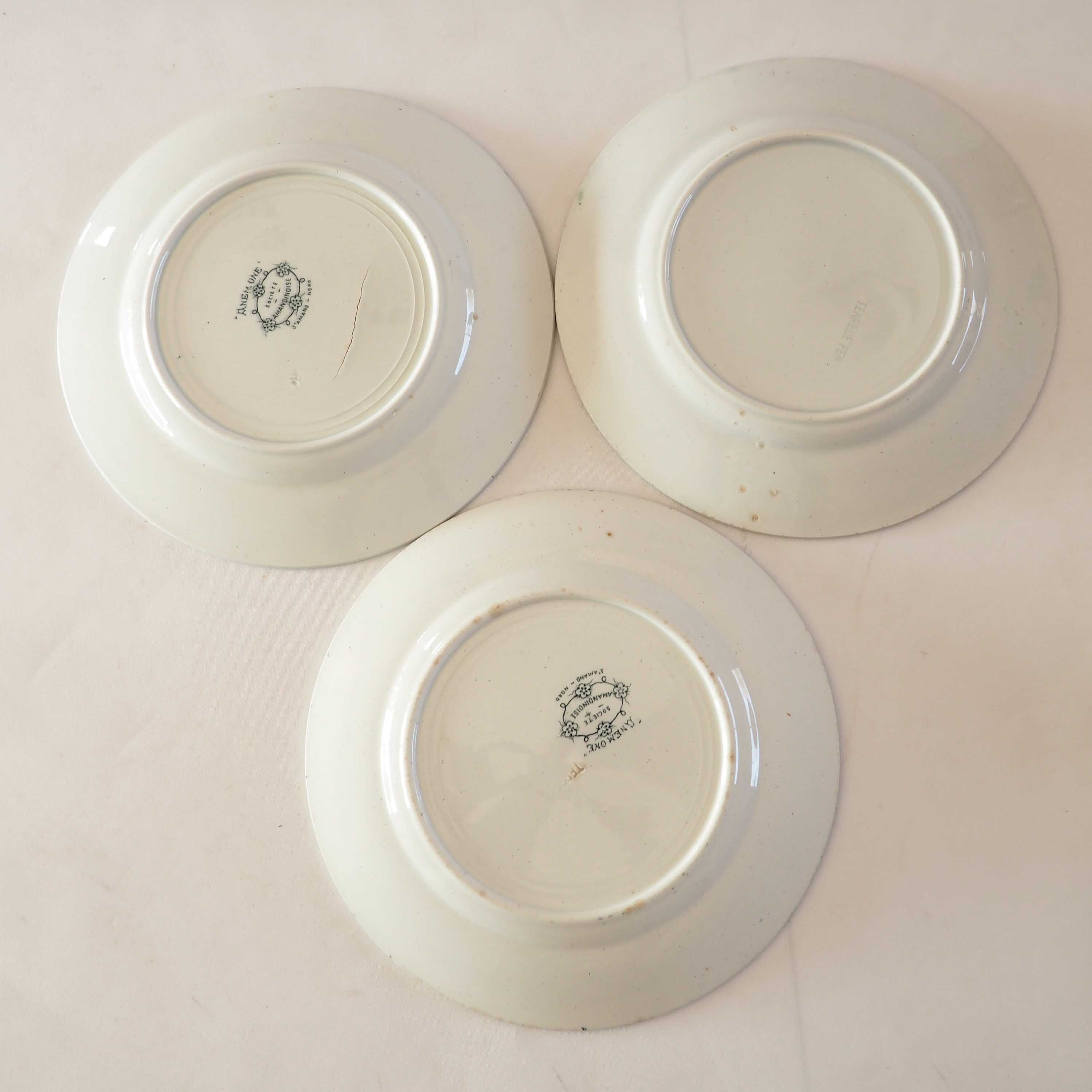 3 assiettes terre de fer modèle anémone