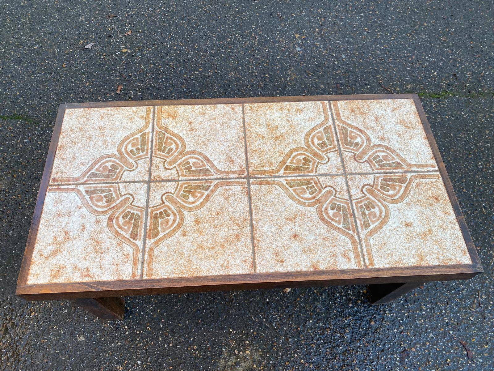 Table basse bois massif et céramique des années 1970 84x44cm