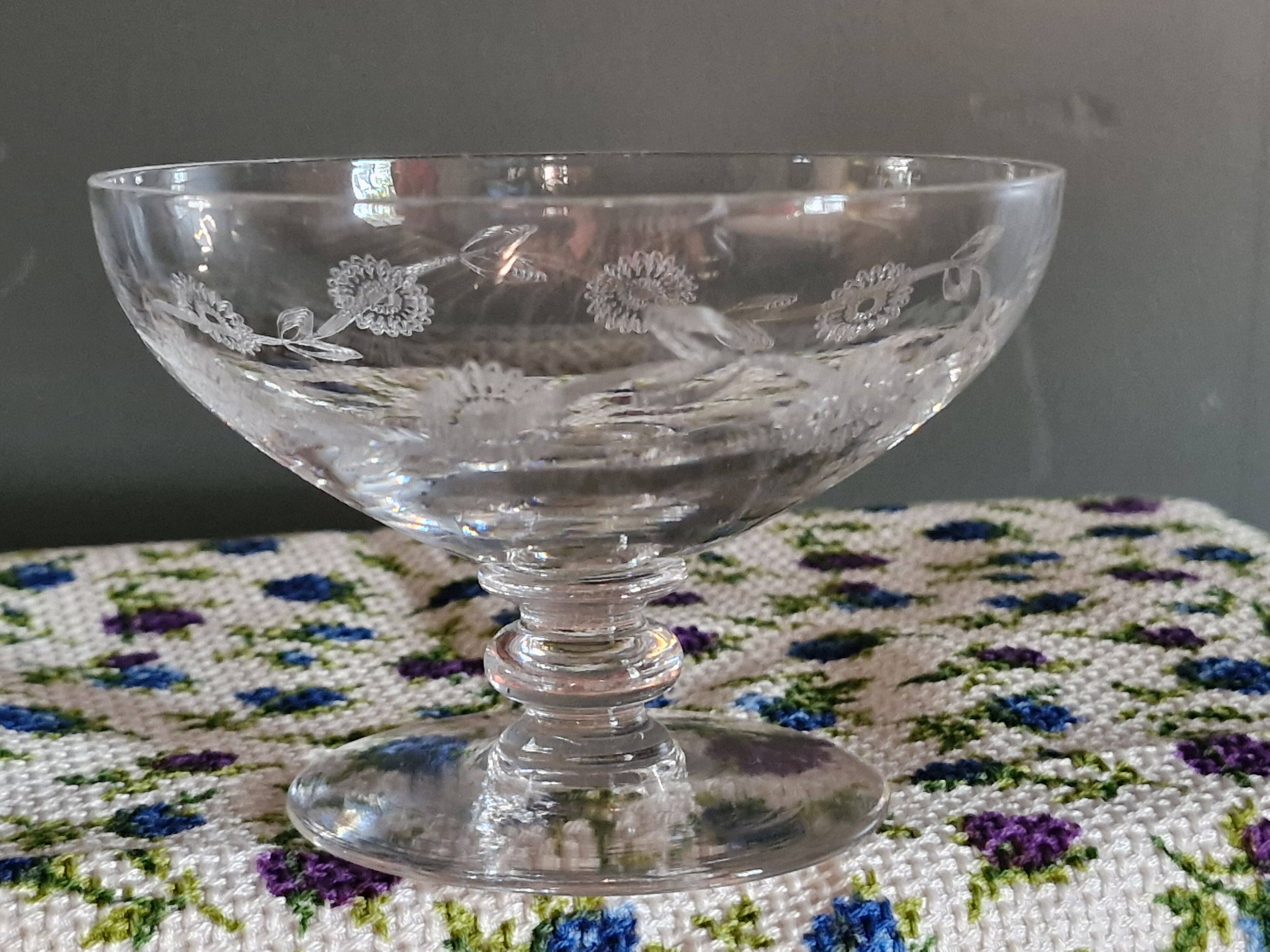 3 Art Deco Champagne Coupes in Engraved Crystal with Daisies