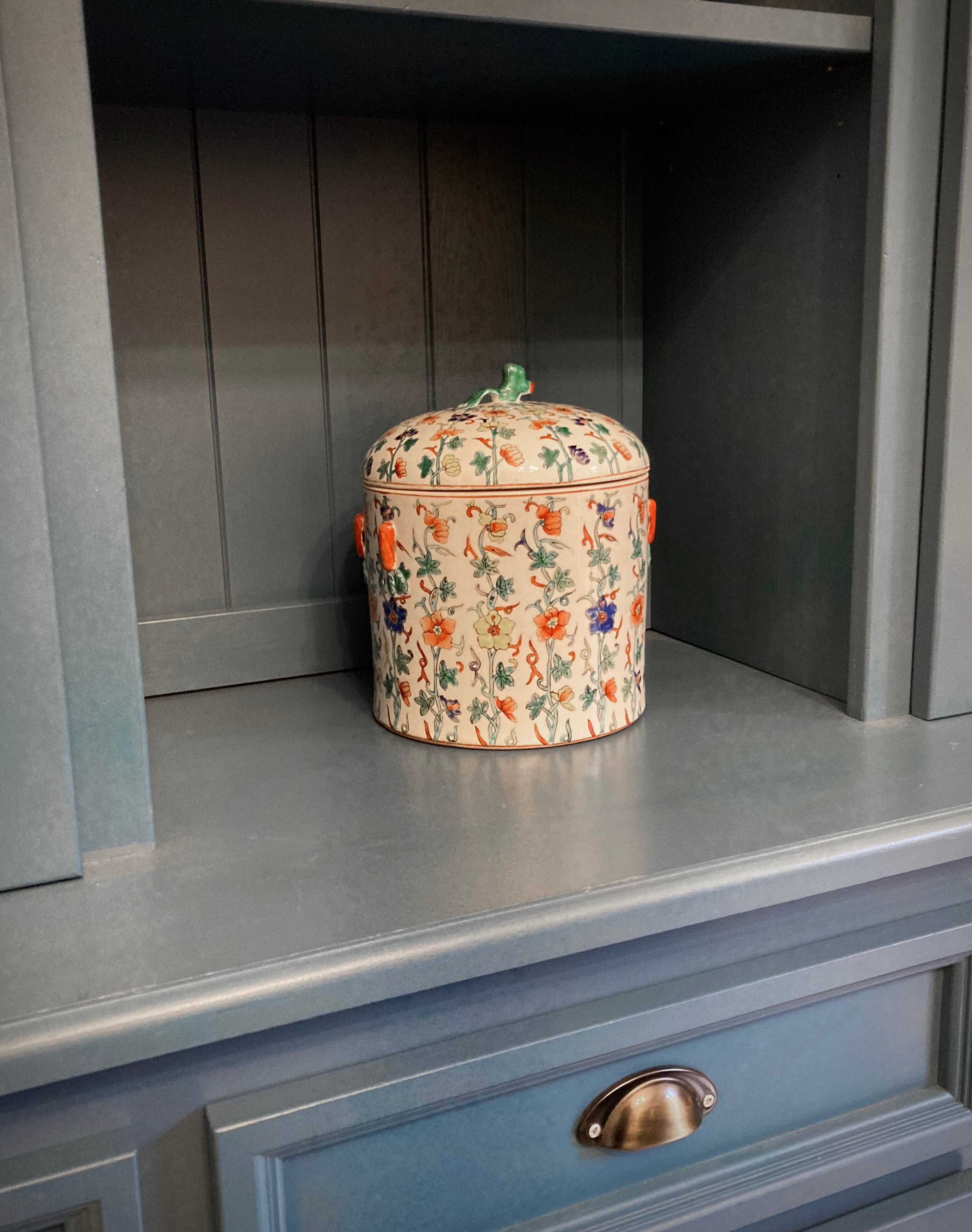 Old porcelain pot says ginger