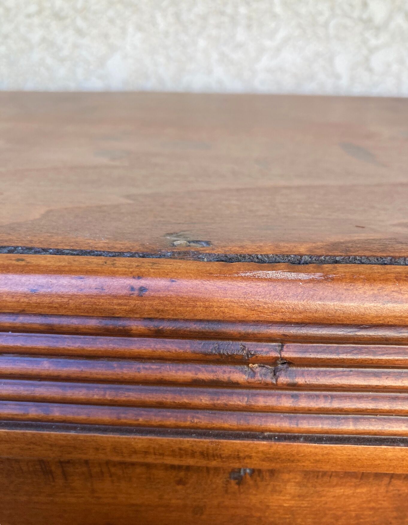 Old Parisian bonnetière