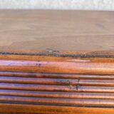 Old Parisian bonnetière