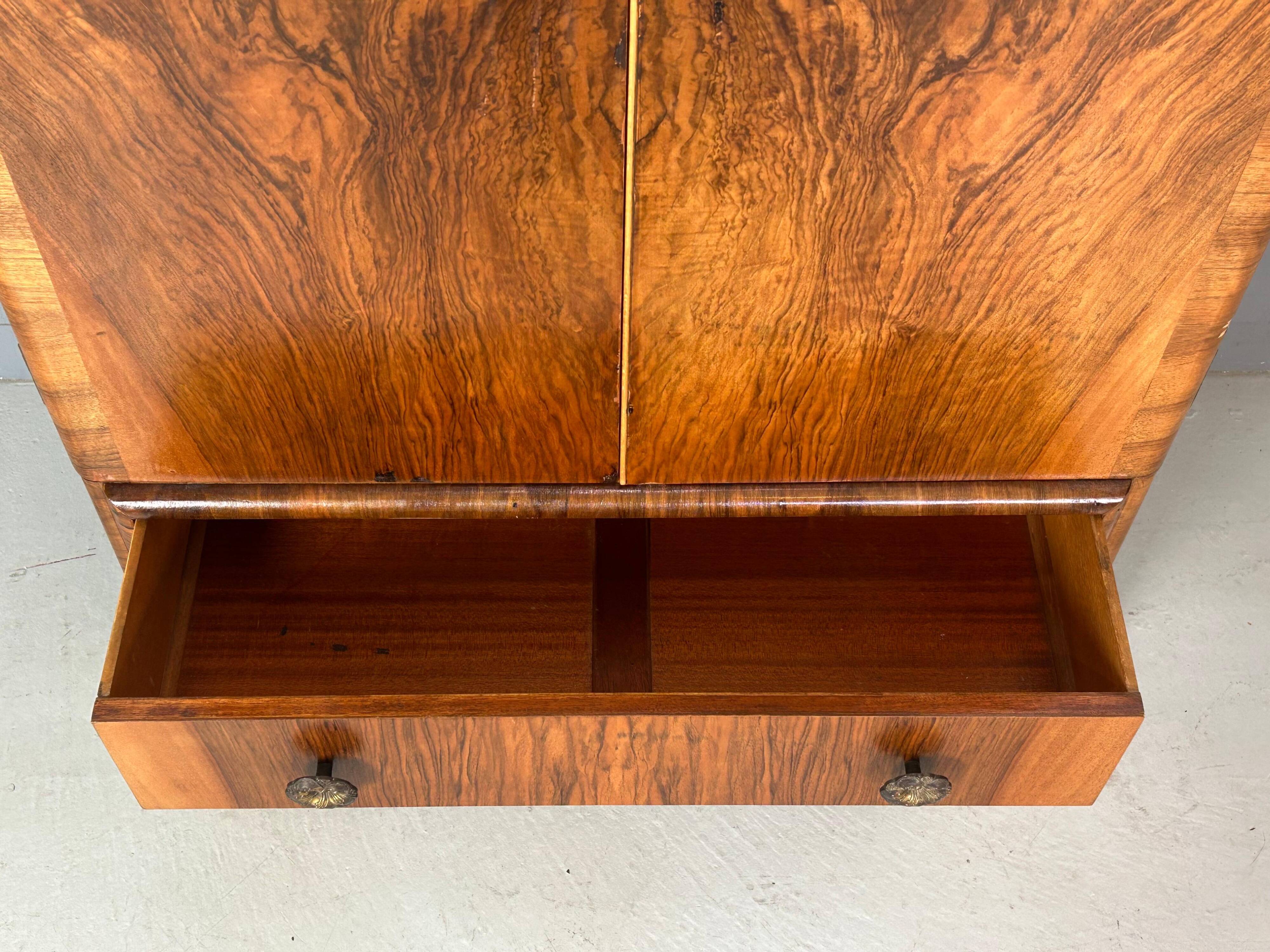Armoire Art Déco en ronce de noyer 1930