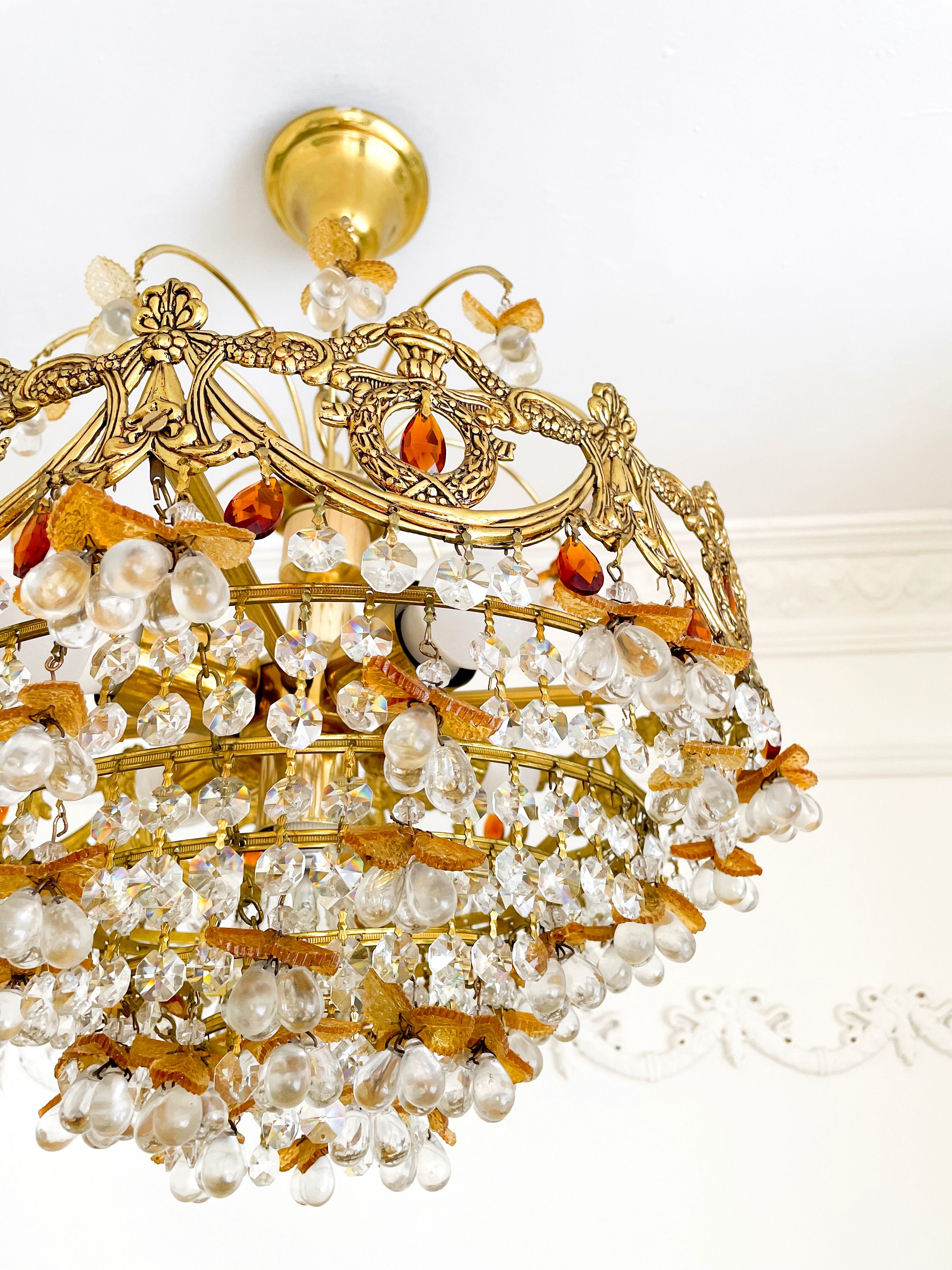 Exceptional vintage chandelier in Murano style crystal, orange, brass.