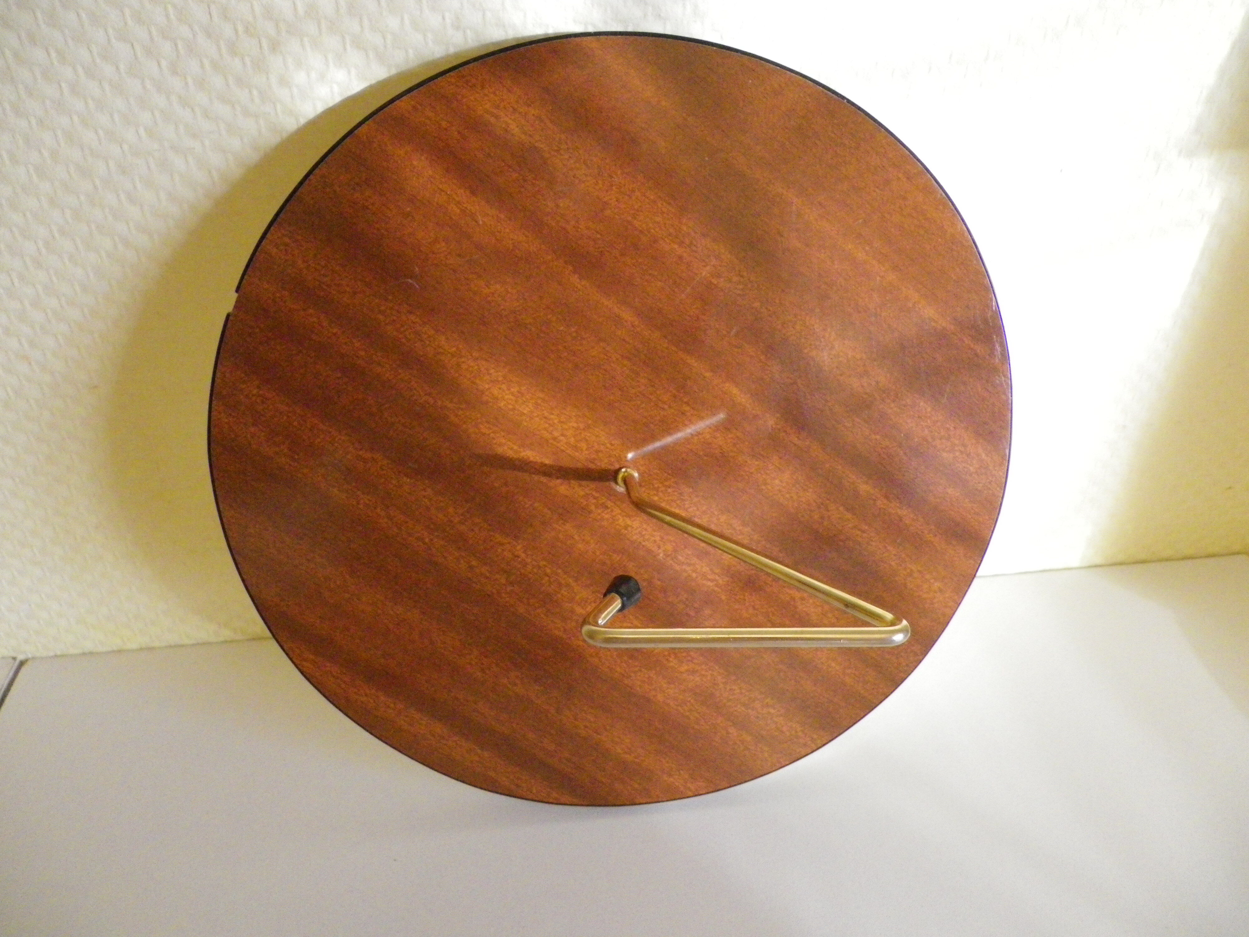 Serving dish, cheese platter in formica and golden metal