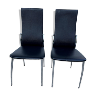 Lot de deux chaises design en skaï noir