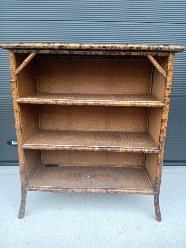 buffet antique en bambou et bois brûlé