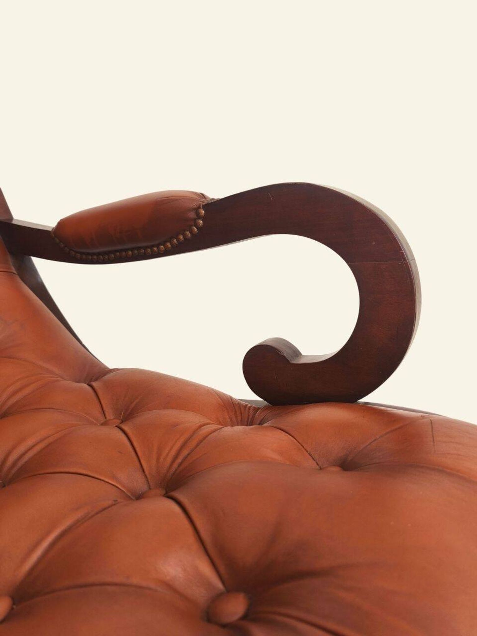 Fauteuil à bascule avec repose-pieds, bois et cuir capitonné