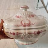 Superb and large English porcelain soup tureen by Minton (19th century)