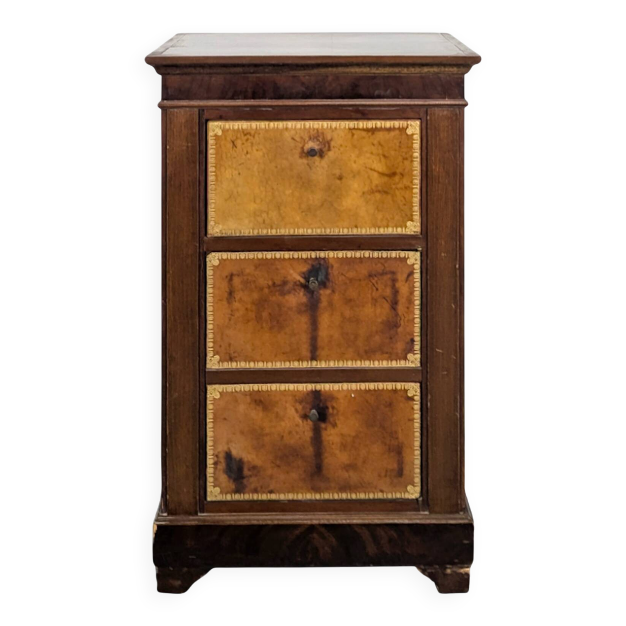 Low trompe l'oeil cardboard box