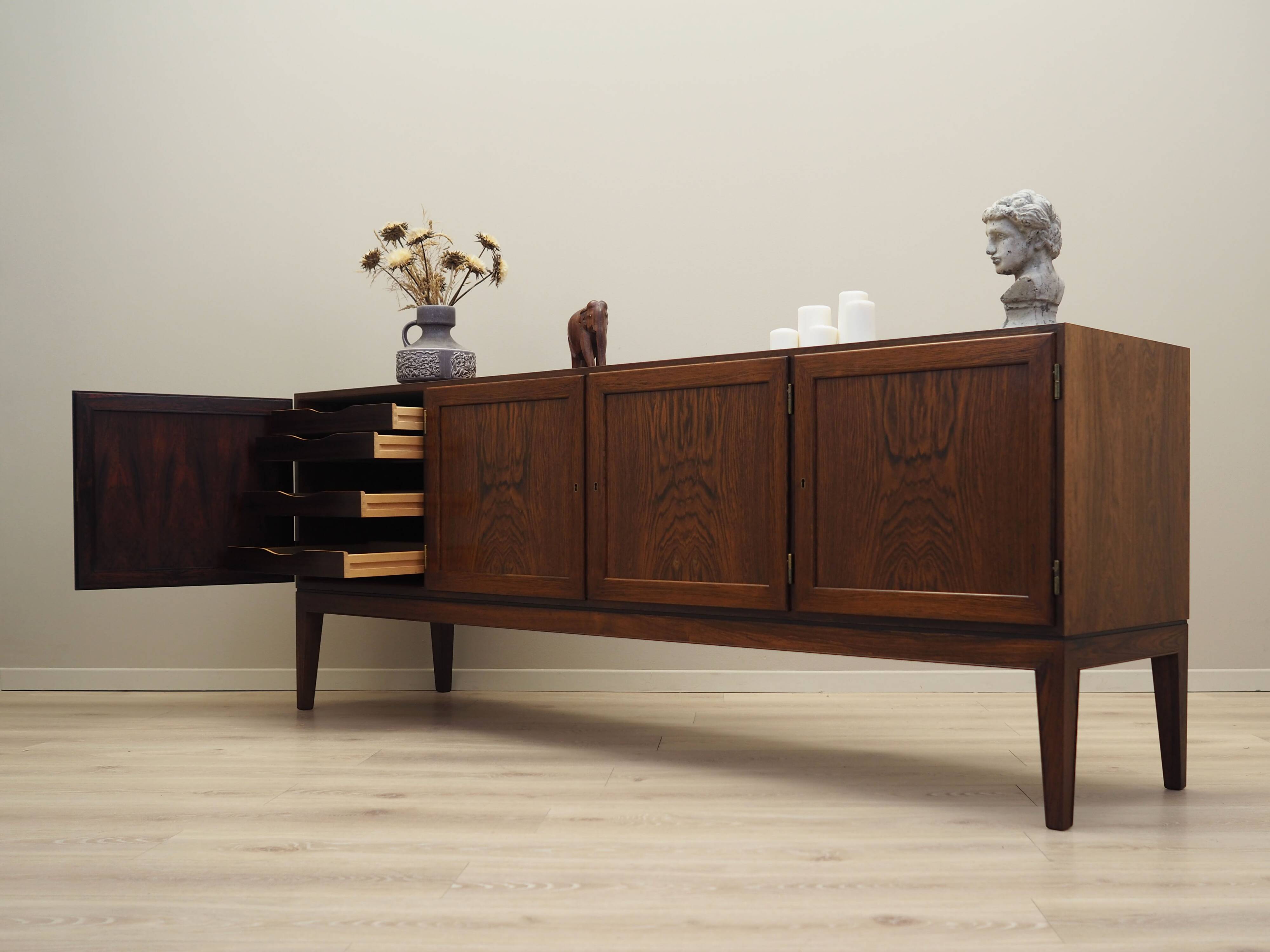 Enfilade en palissandre, design danois, années 1960, designer : Severin Hansen, produit