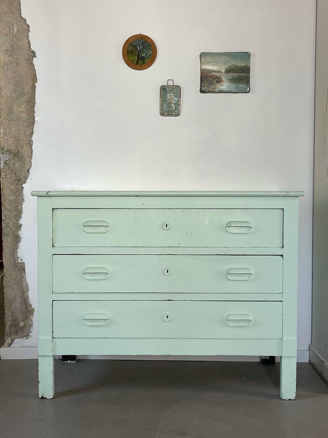 Oak chest of drawers