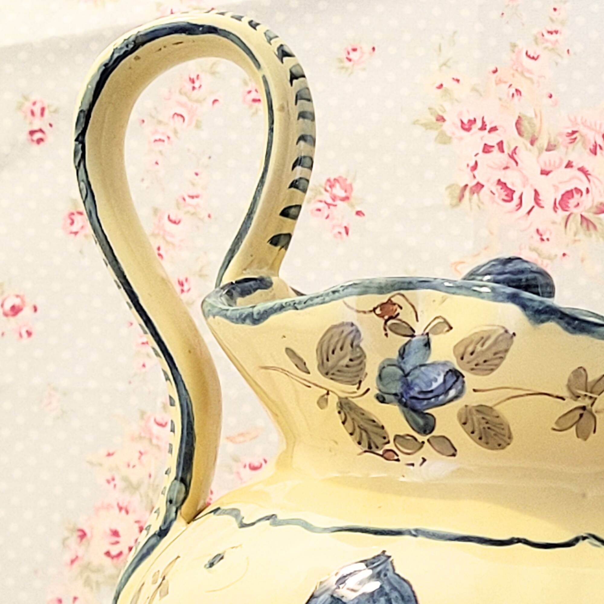 Vintage Martres-Tolosane teapot in yellow earthenware with fleur-de-lis decoration