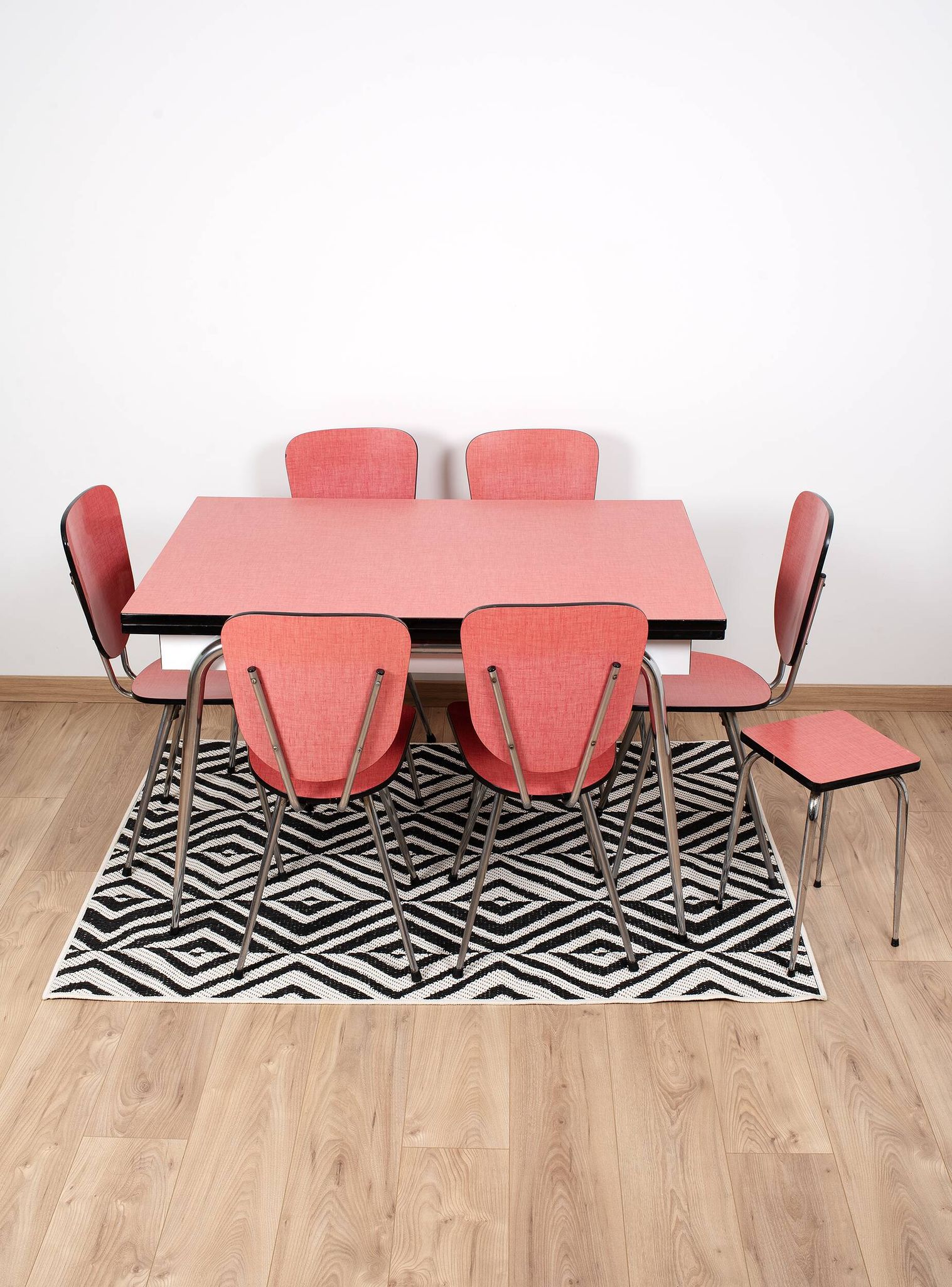 Extendable table and 6 chairs in Formica and stainless steel, brand FURANIA EUROPALU