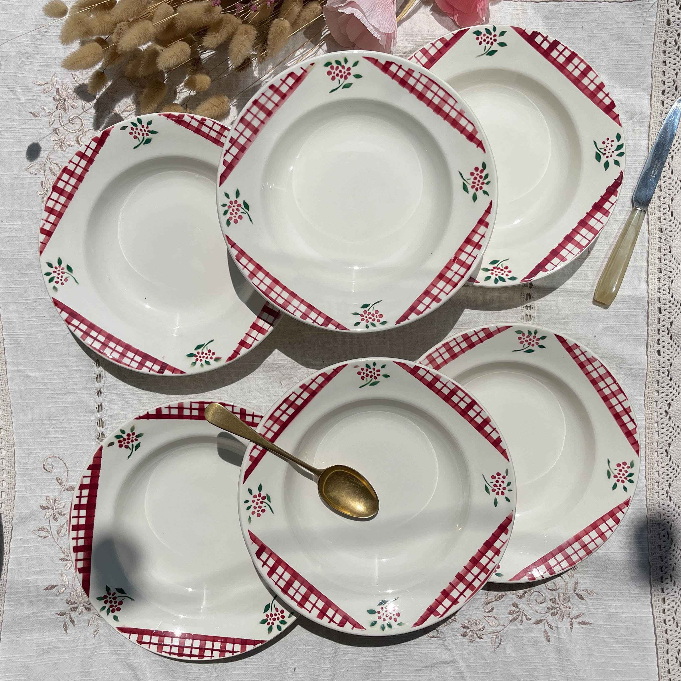 6 Digoin Sarreguemines Niger model soup plates with floral pattern and red/white checks