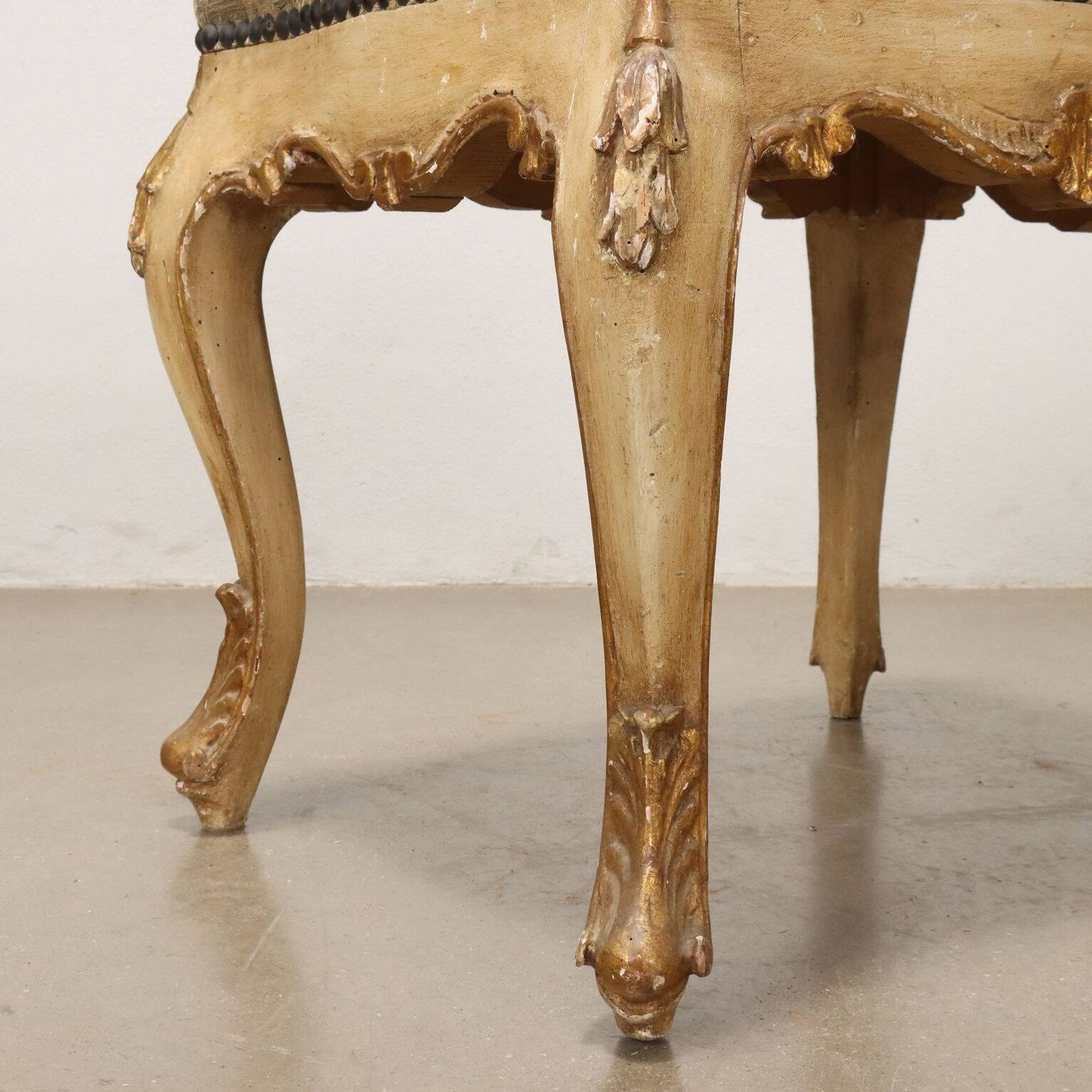 Pair of antique baroque-style poufs in gilded wood, 19th century.