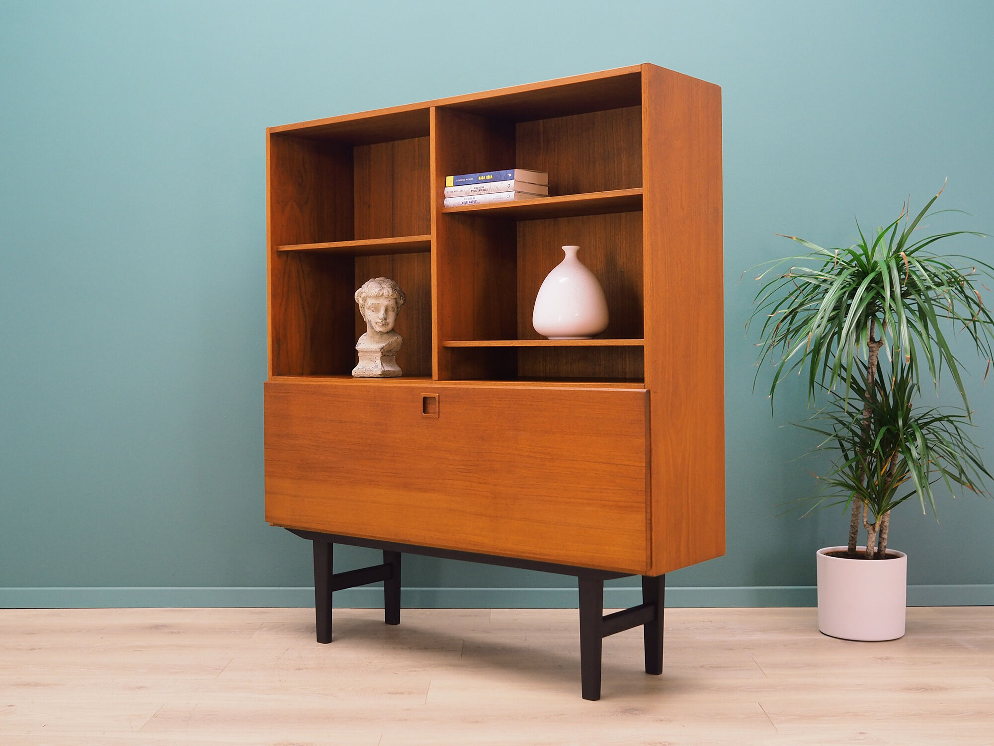 Bookcase teak, Danish design, 70, designer: Løvig Nielsen