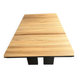 Table en bois massif design contemproain