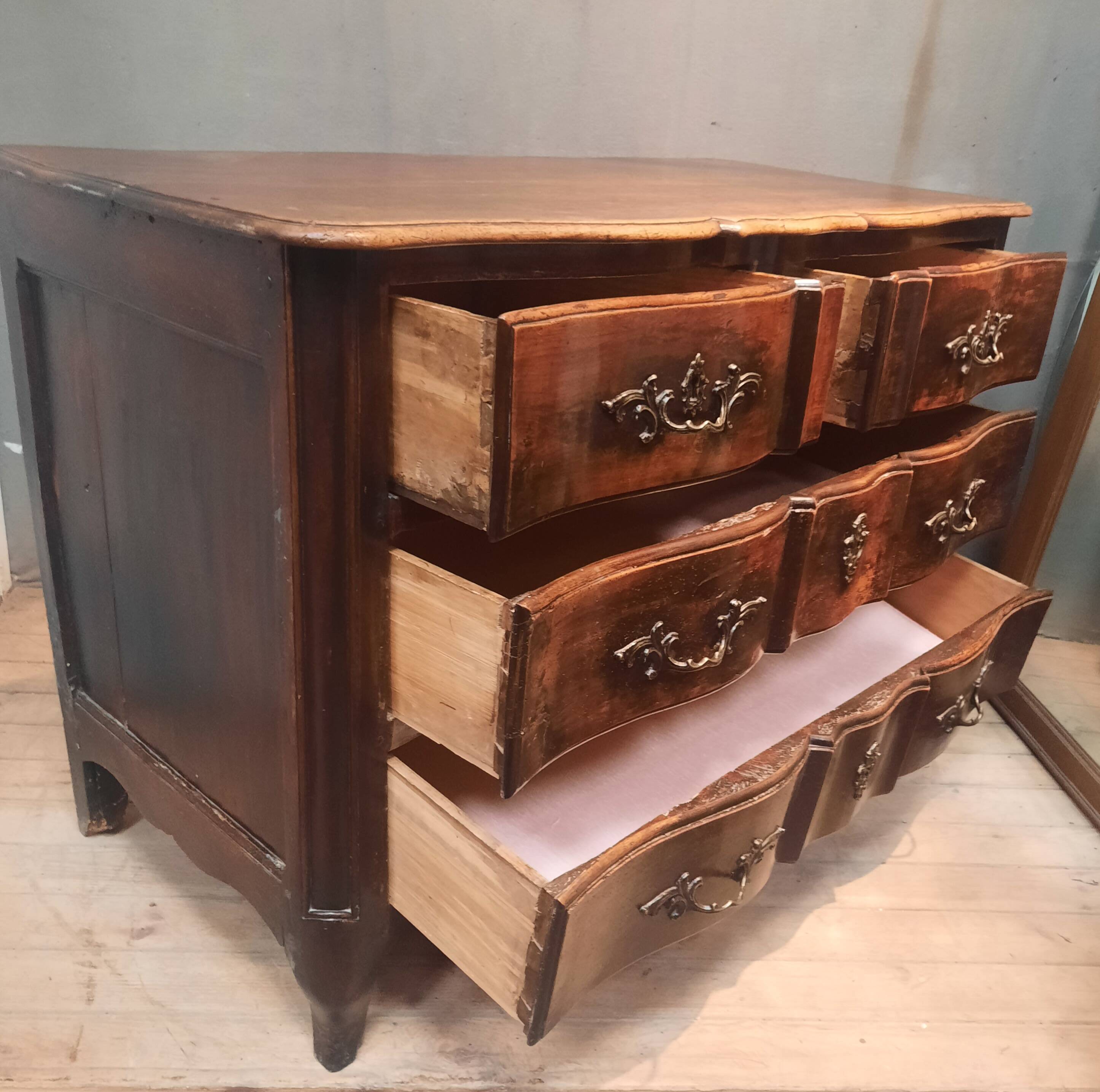 Commode d epoque Louis XV en bois massif