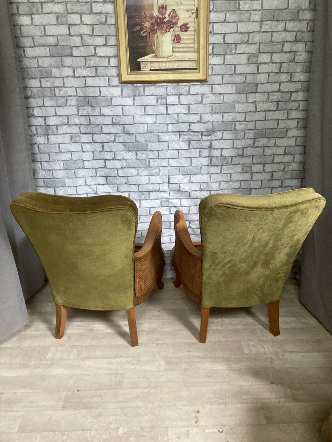 Fauteuils cannage et tissus velours
