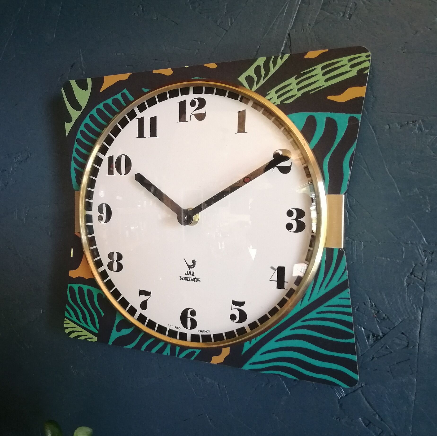 Vintage clock golden silent wall clock "Jaz black green ochre"