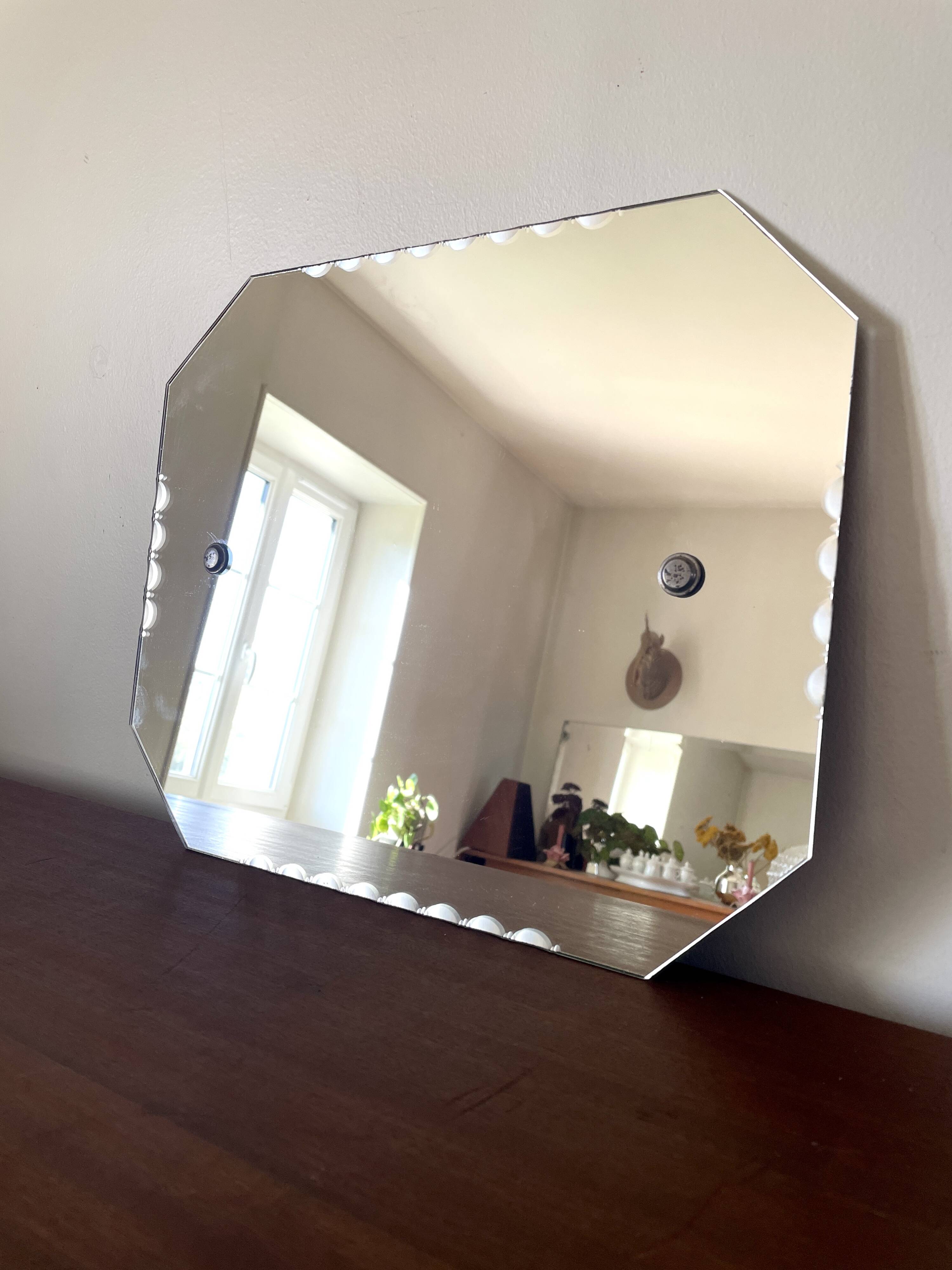 Beveled octagonal mirror, 1930