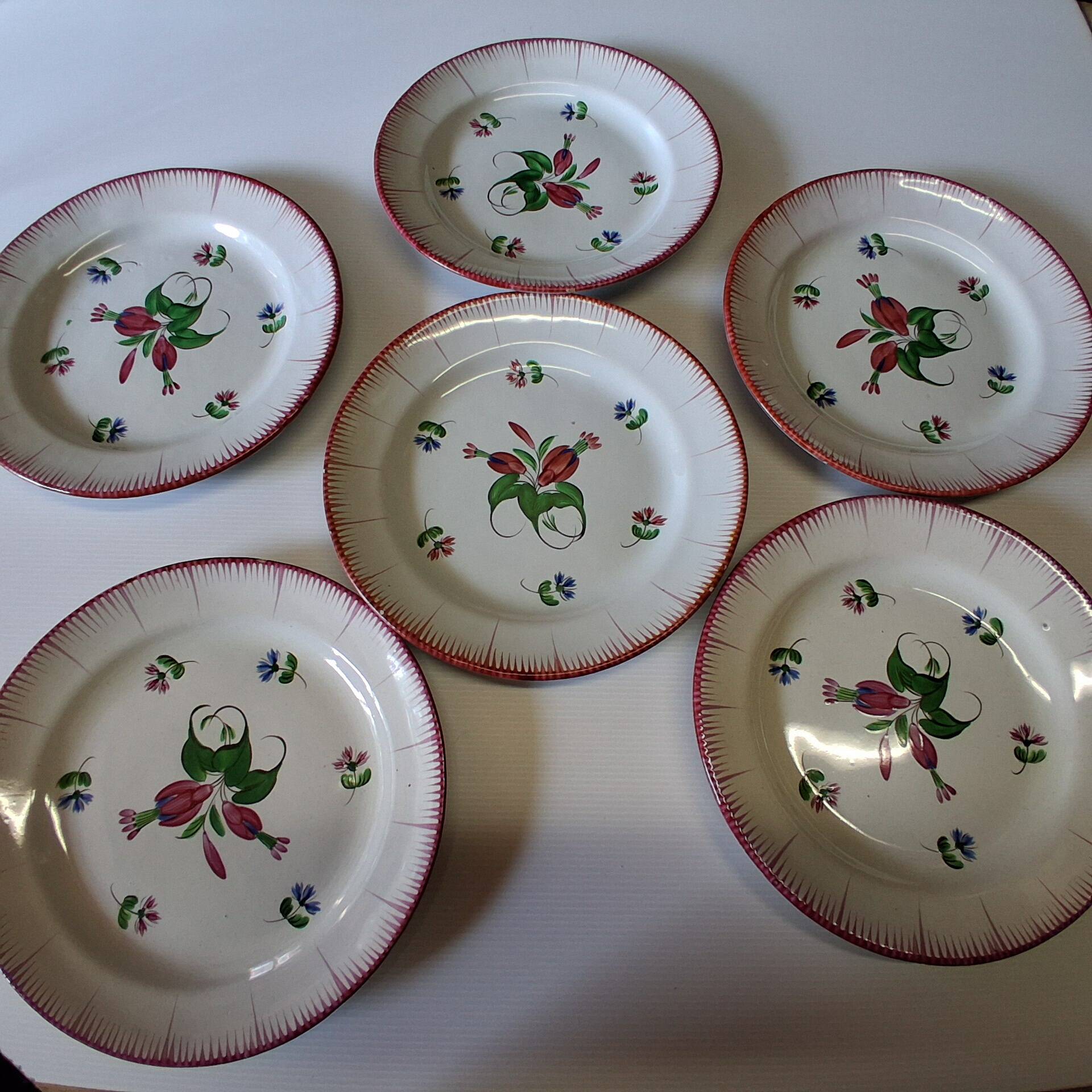 6 antique flat plates in earthenware in good condition.
