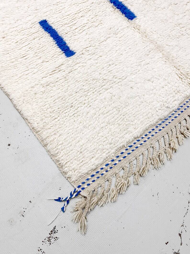 Traditional handmade beni ouarin rug size 150 x 250 cm