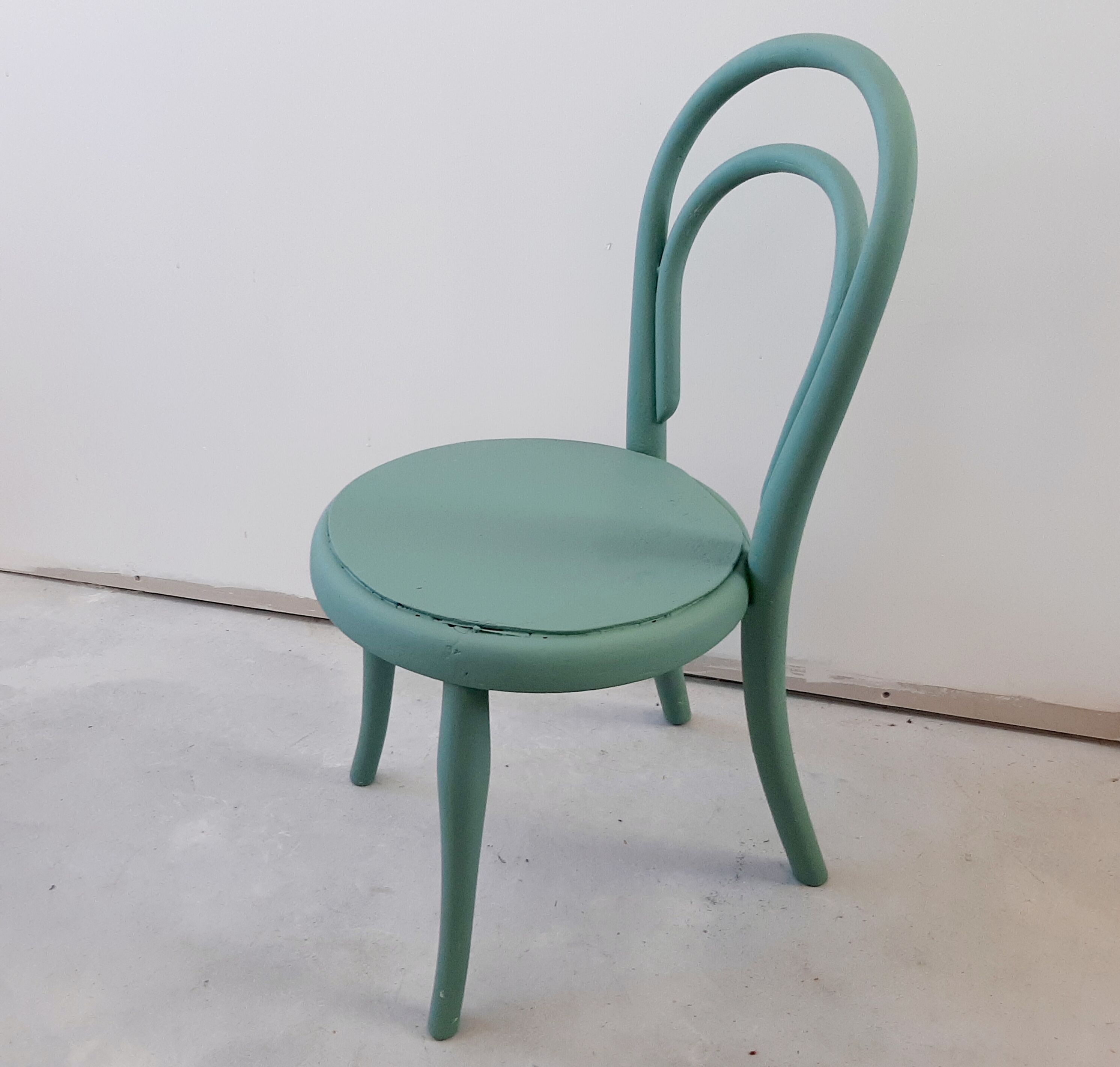 Ancienne chaise Thonet enfant celadon