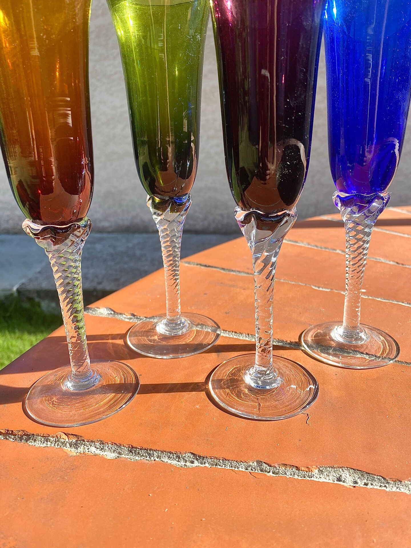 Flûtes à champagne en verre soufflé coloré