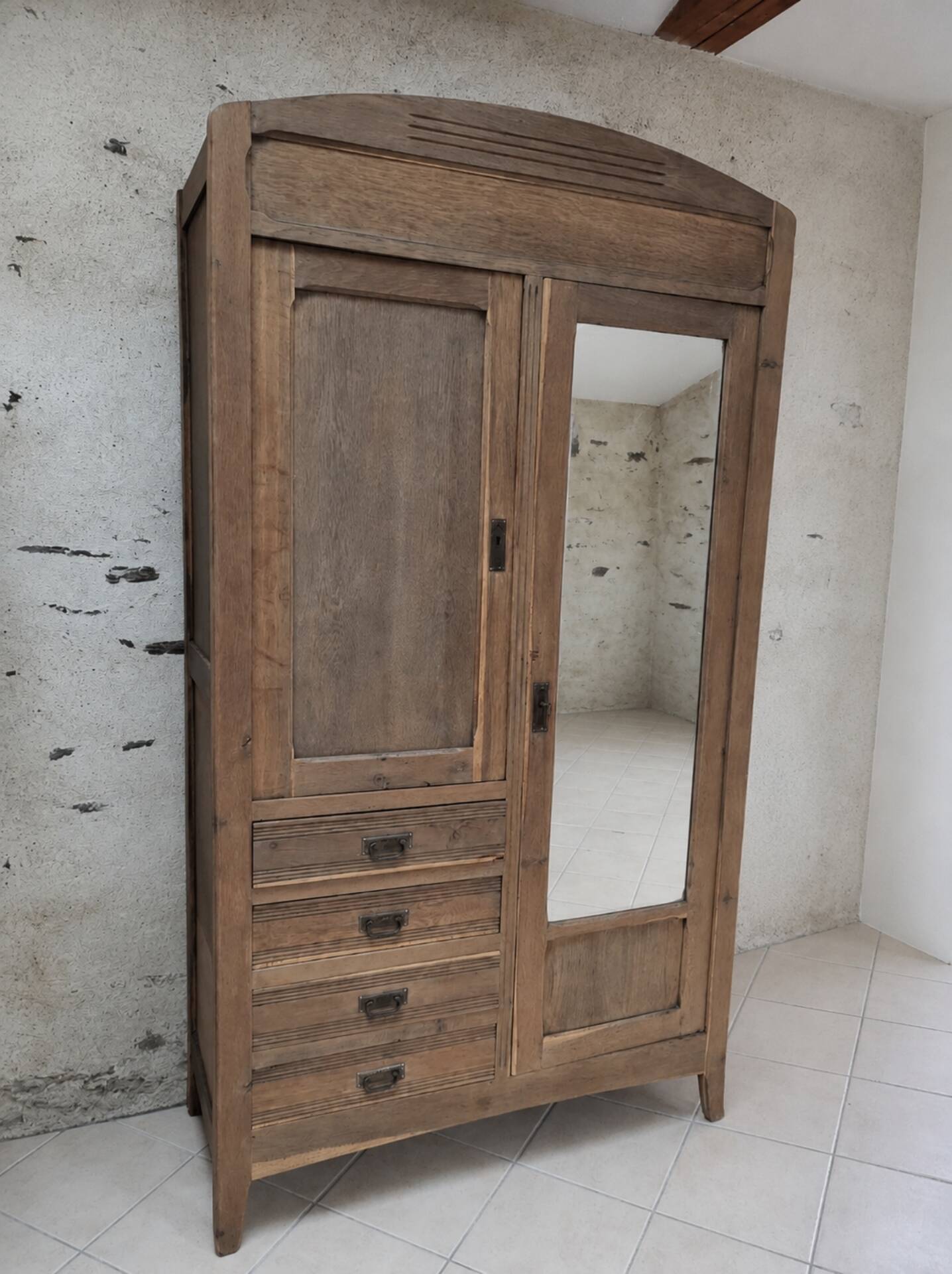 Armoire parisienne