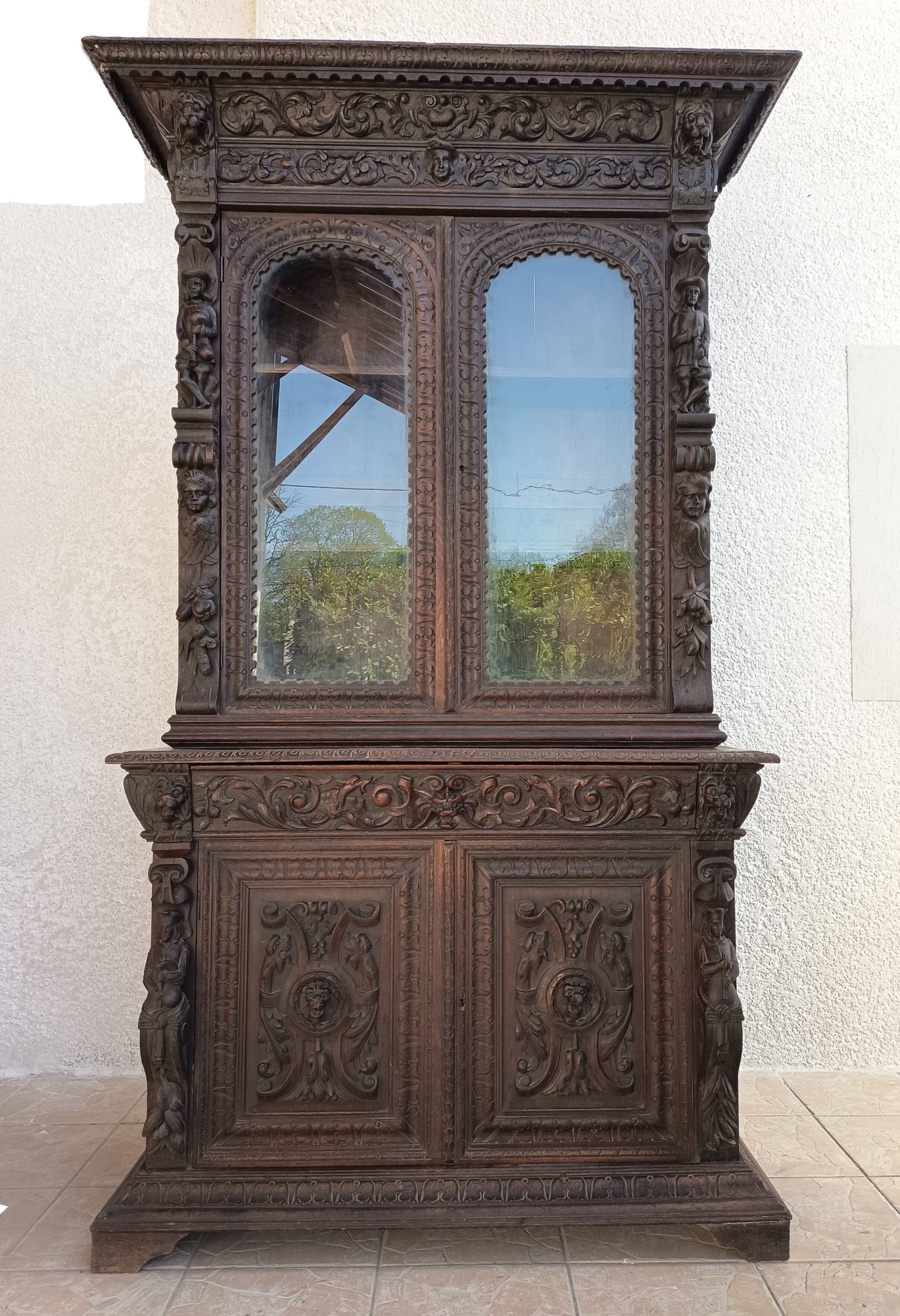 Renaissance oak library buffet from the 19th century.