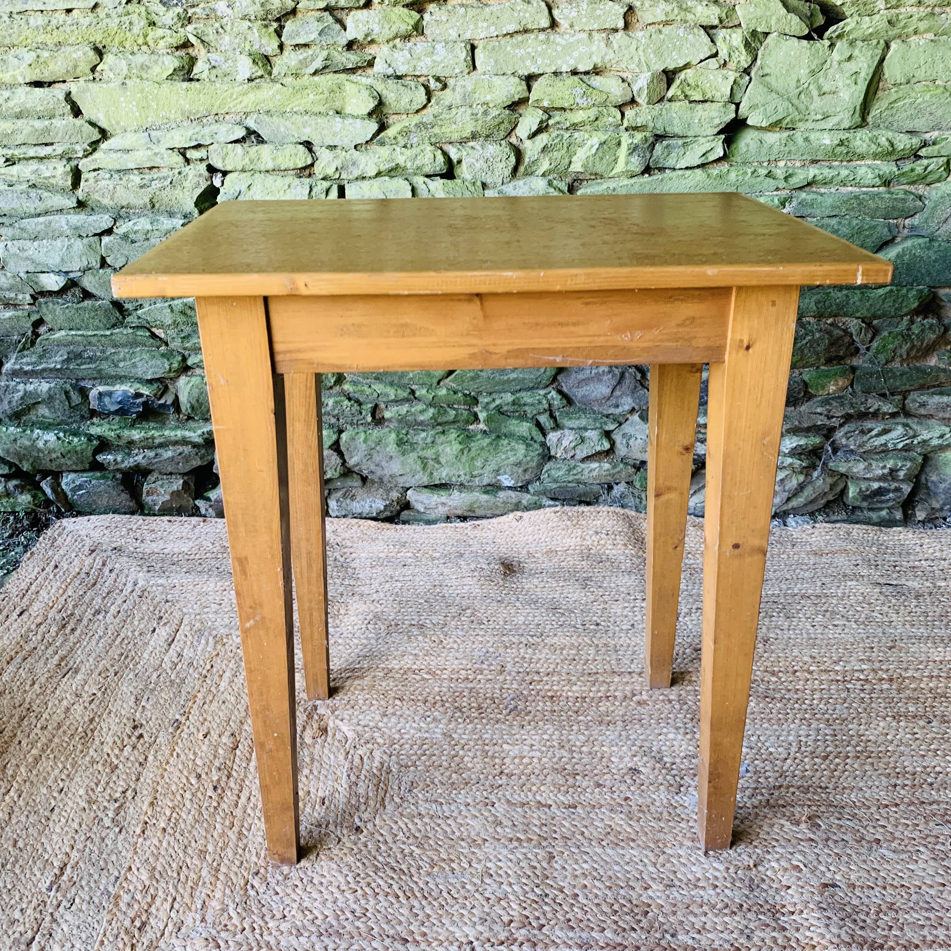 Petite table vintage